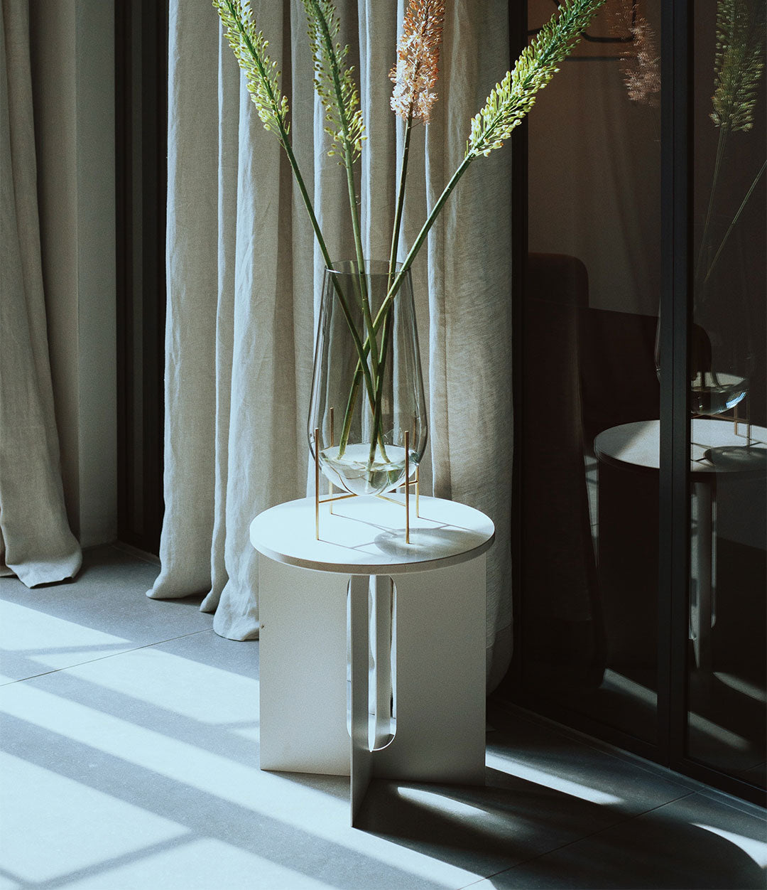 Androgyne Side Table by Audo styled in an interior – view 6 – In Dubai by WSPR