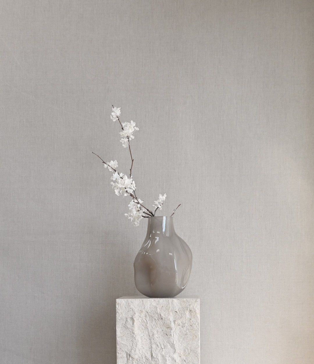 Bakku Vase, Medio by 101 Copenhagen in Smoked Desert in a styled interior, view 2 – In Dubai by WSPR