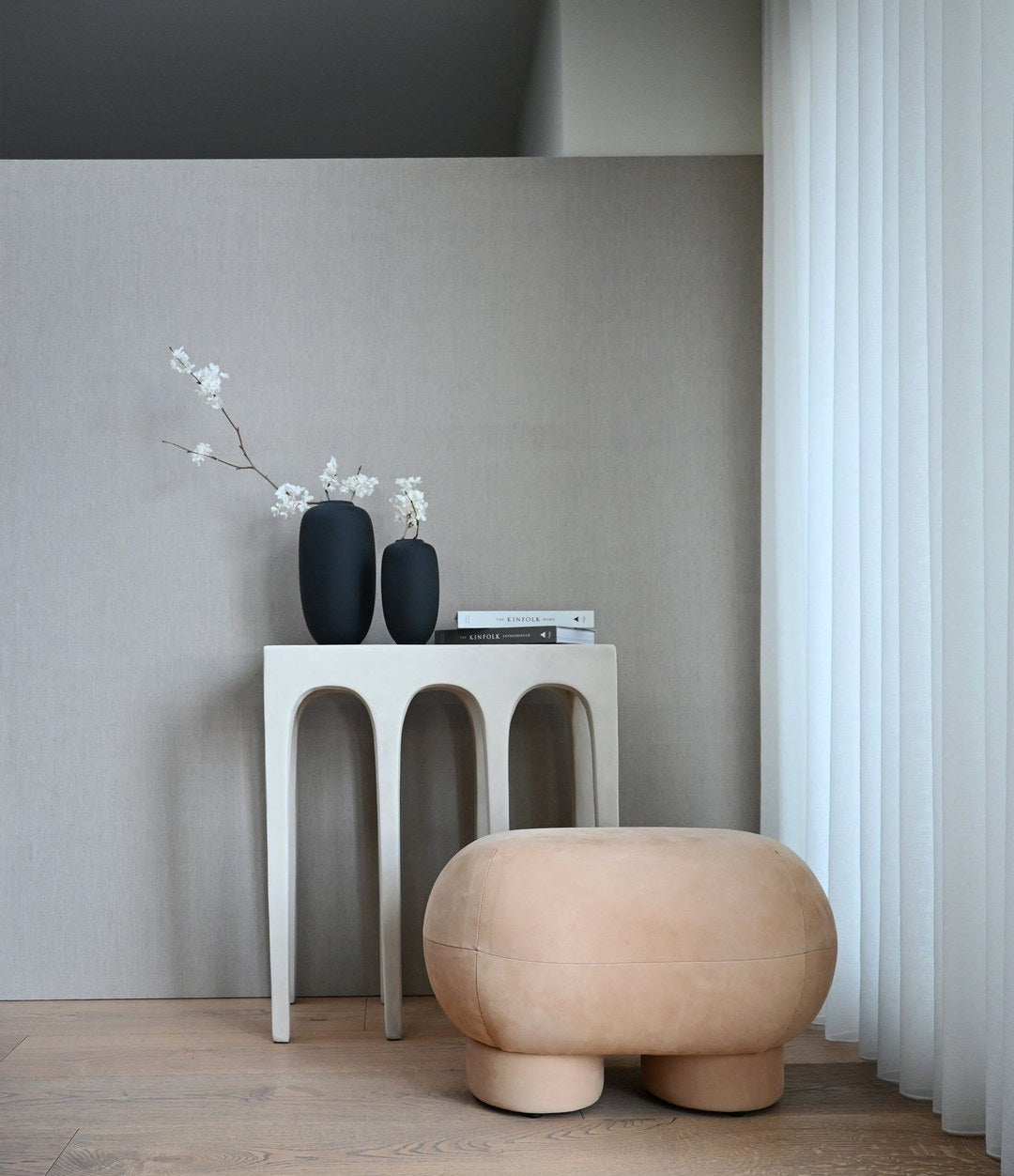 Big Foot Bench, Petit by 101 Copenhagen in Nubuck in a styled interior, view 2 – In Dubai by WSPR