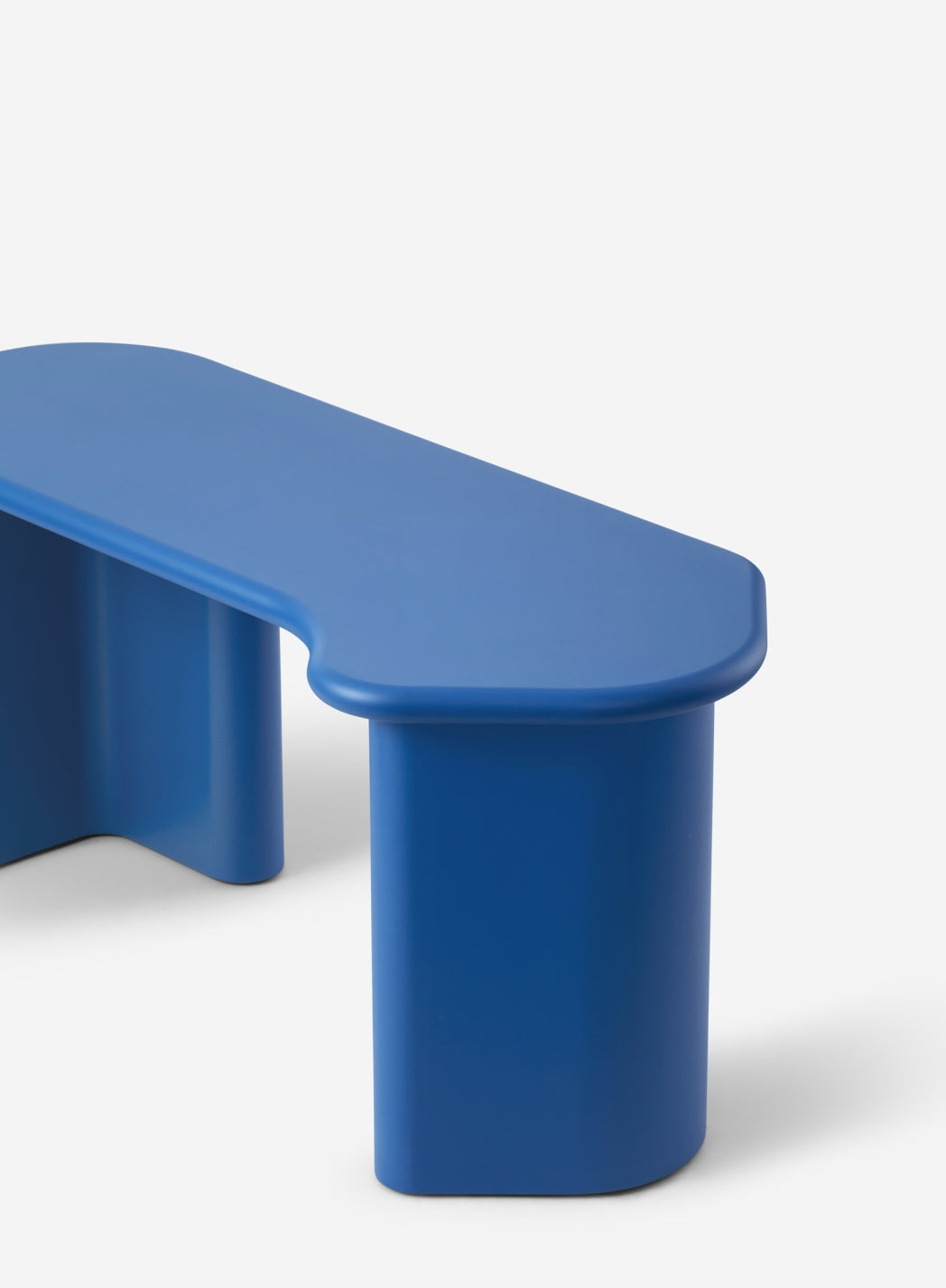 Bonbon Desk by Miniforms in blue lacquer, close-up of the top and leg – In Dubai by WSPR