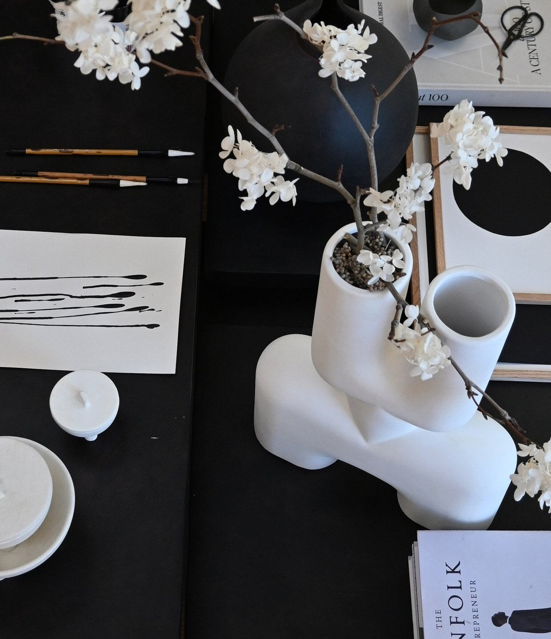 Cobra Vase Double, Medio by 101 Copenhagen in Bone White in a styled interior, view 2 – In Dubai by WSPR