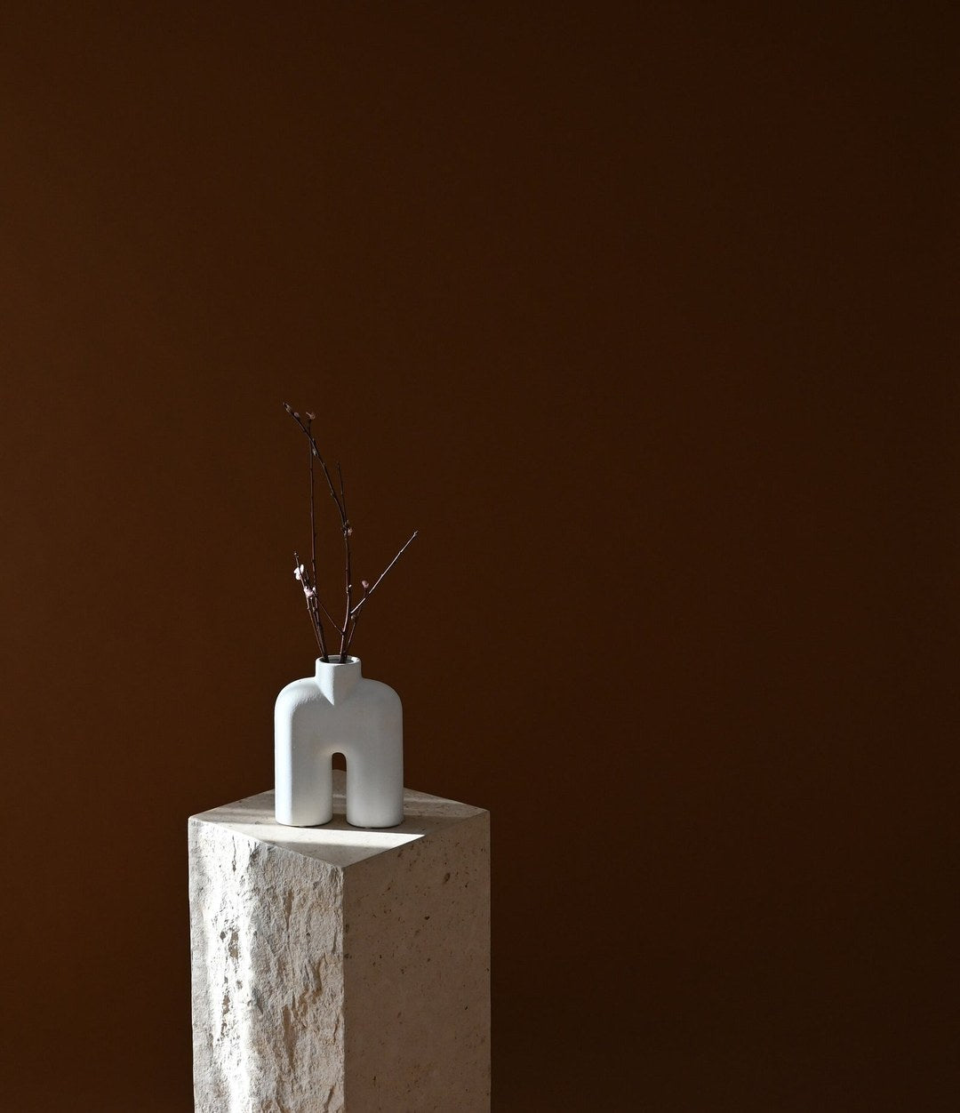Cobra Vase Tall, Mini by 101 Copenhagen in Bone White in a styled interior – In Dubai by WSPR