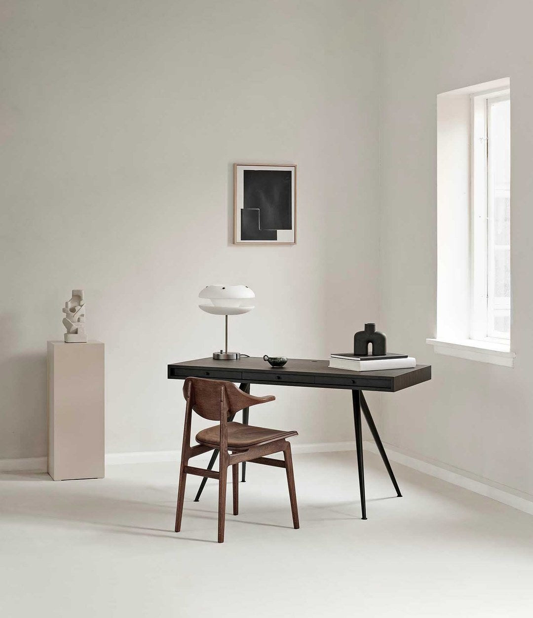 Cobra Vase Uno, Mini by 101 Copenhagen in Coffee in a styled interior – In Dubai by WSPR