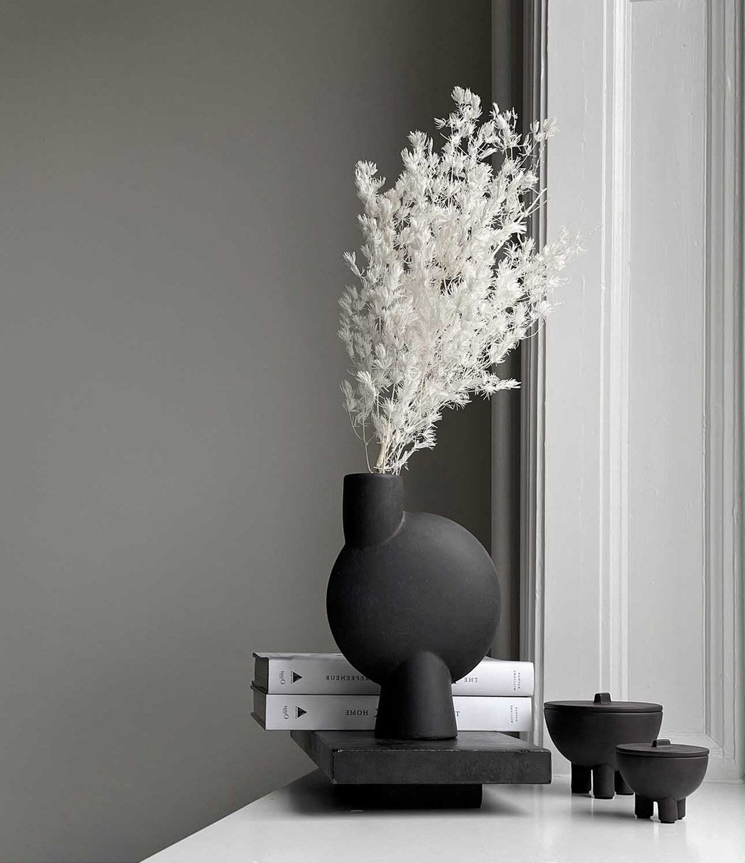 Duck Jar, Medio by 101 Copenhagen in Coffee in a styled interior – In Dubai by WSPR