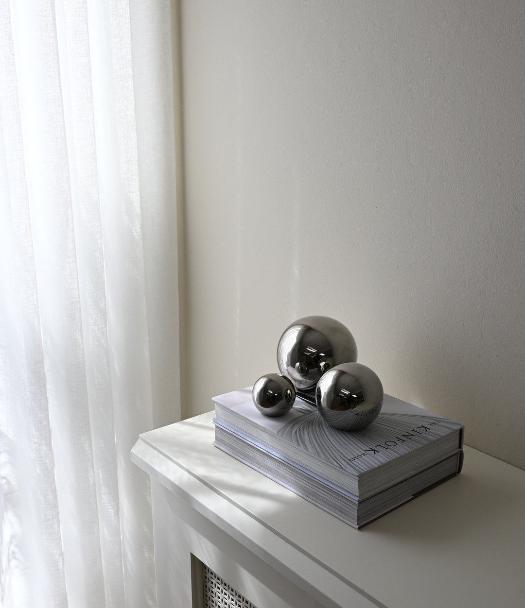 Gallery Balls, Set of 3 by 101 Copenhagen in Chrome in a styled interior, view 2 – In Dubai by WSPR