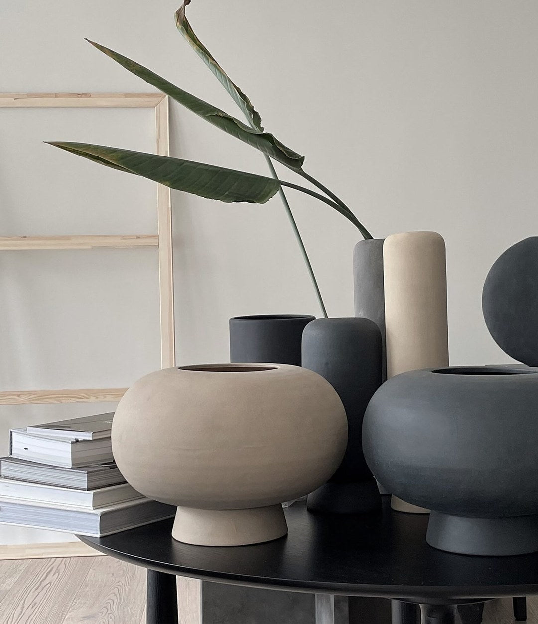 Kabin Vase, Fat by 101 Copenhagen in Sand in a styled interior, view 2 – In Dubai by WSPR
