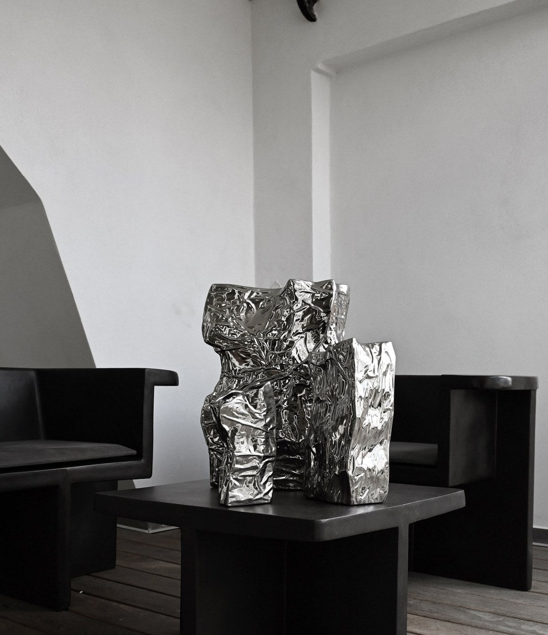 Kami Vase, Big by 101 Copenhagen in Chrome in a styled interior, view 3 – In Dubai by WSPR