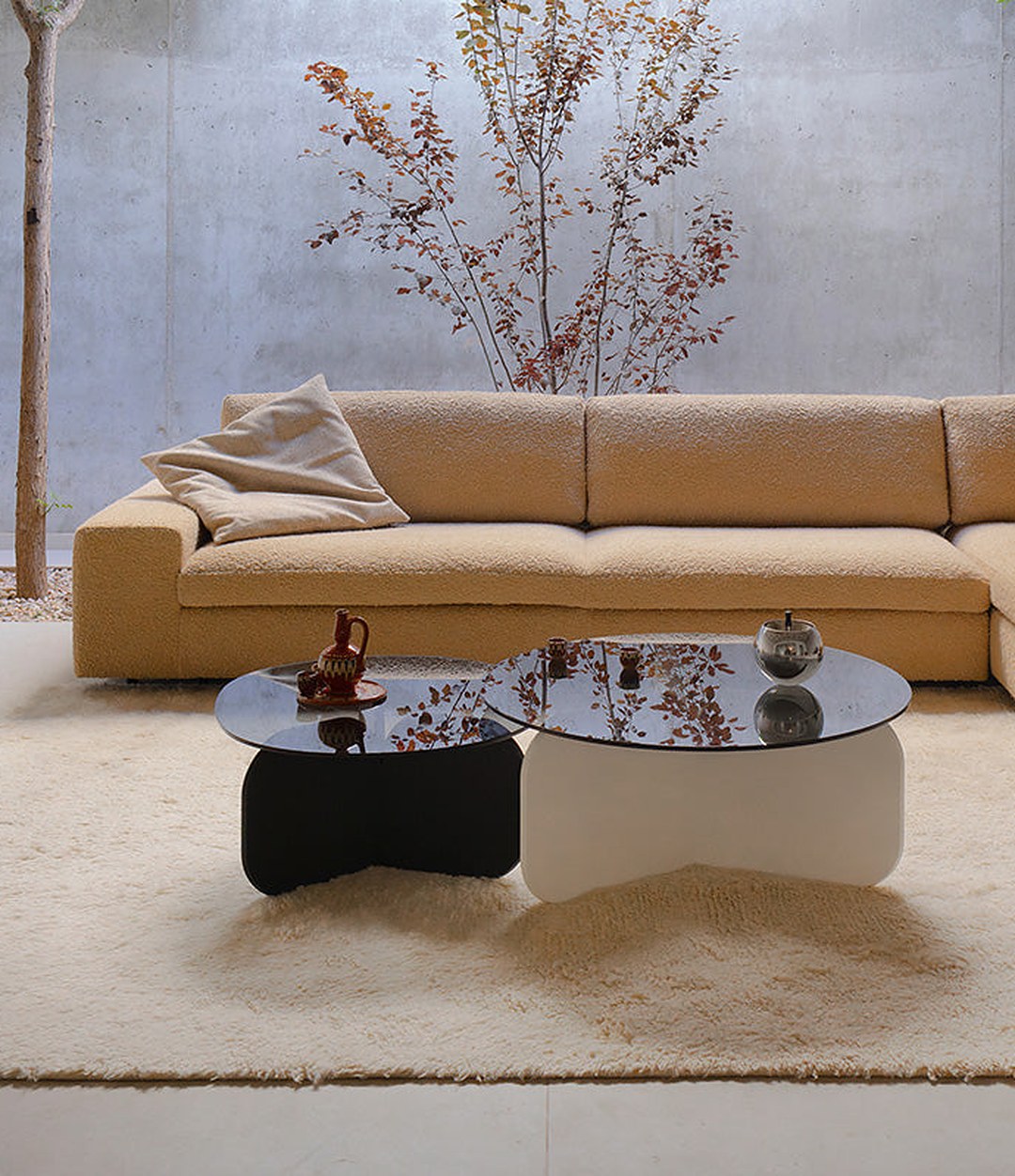 La Isla Coffee Table by Sancal in black and white on a rug – In Dubai by WSPR