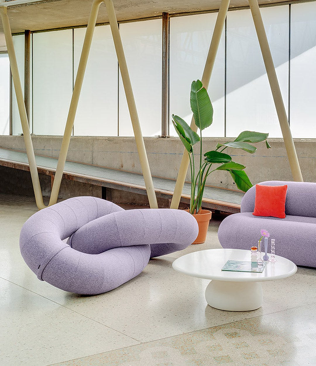Loop Sofa by Sancal in lilac with a coffee table – In Dubai by WSPR