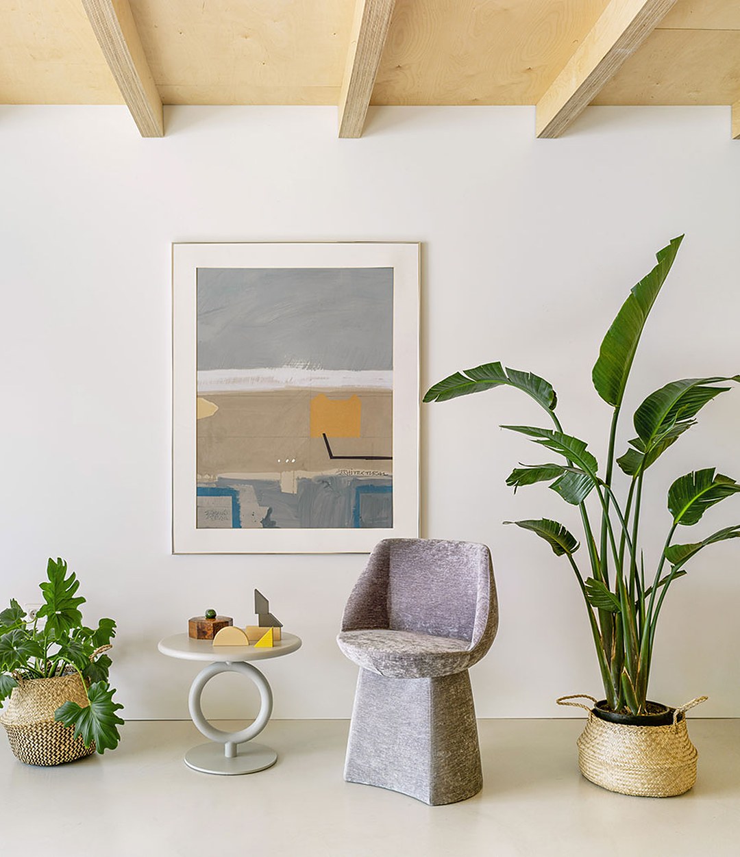 Magnum Chair by Sancal in grey in a bright room – In Dubai by WSPR