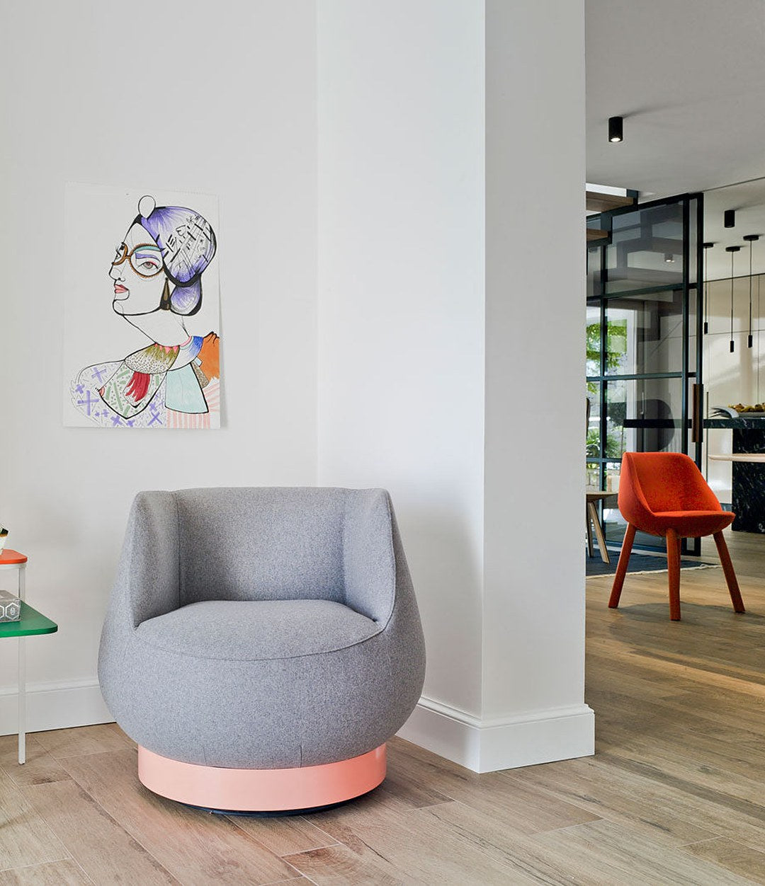 Magnum Lounge Chair by Sancal in grey on a pink plinth – In Dubai by WSPR