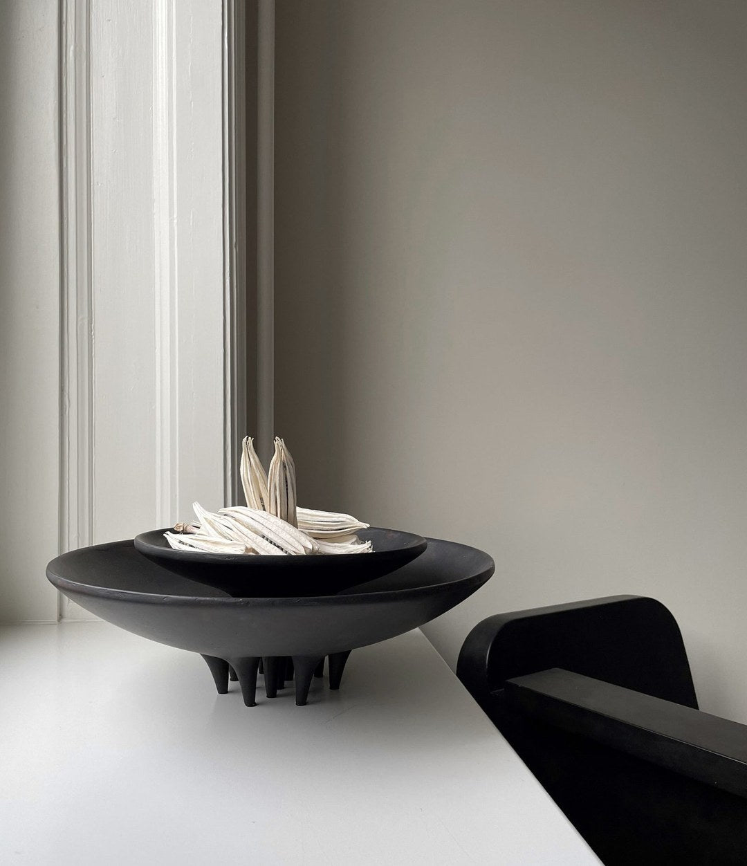 Medusa Tray, Big by 101 Copenhagen in Coffee in a styled interior, view 3 – In Dubai by WSPR