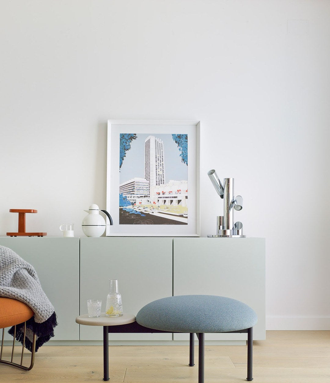 Meeting Point Pouf by Sancal in blue in a bright living room – In Dubai by WSPR