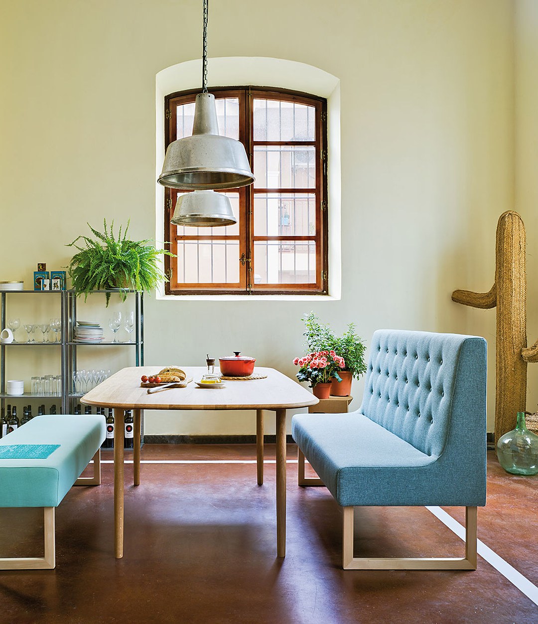 Menú Bench by Sancal in blue in a dining room – In Dubai by WSPR