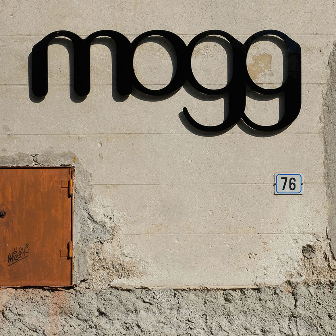 Mogg interior