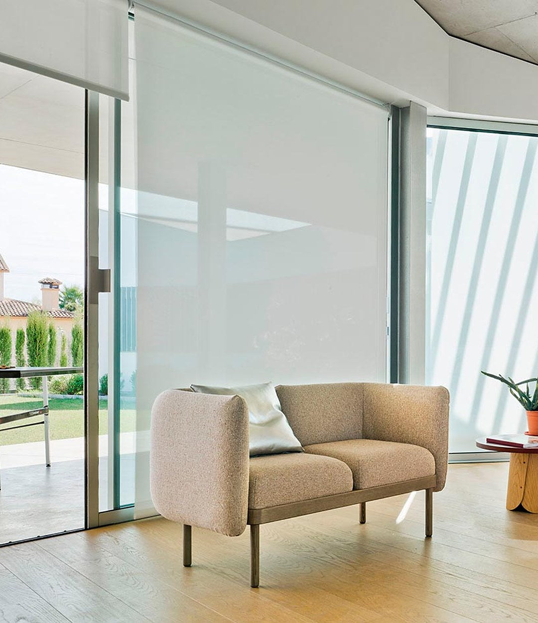 Mosaico Sofa by Sancal in beige in a bright room – In Dubai by WSPR