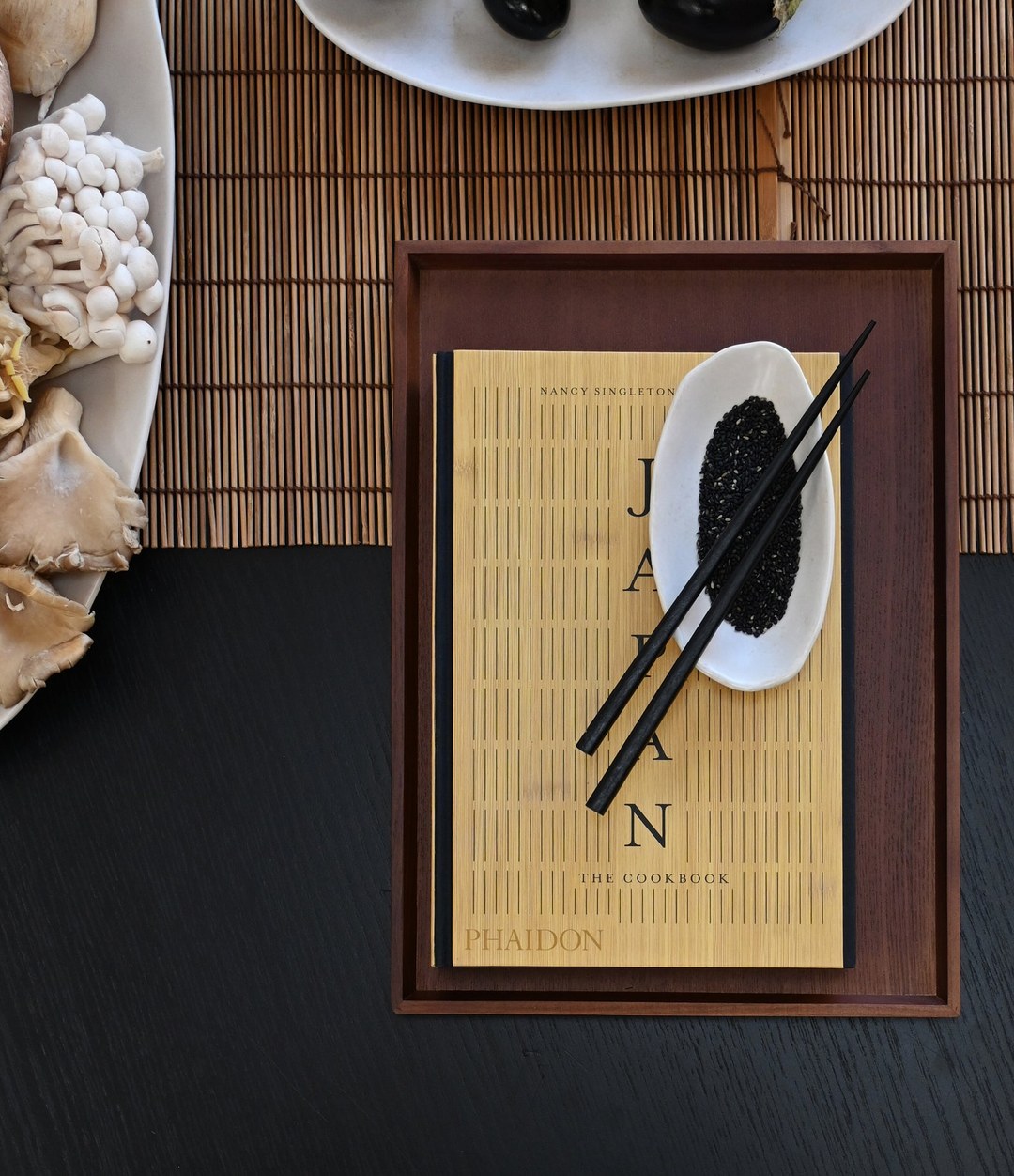 Native Oval Tray, Petit by 101 Copenhagen in Birch in a styled interior, view 3 – In Dubai by WSPR
