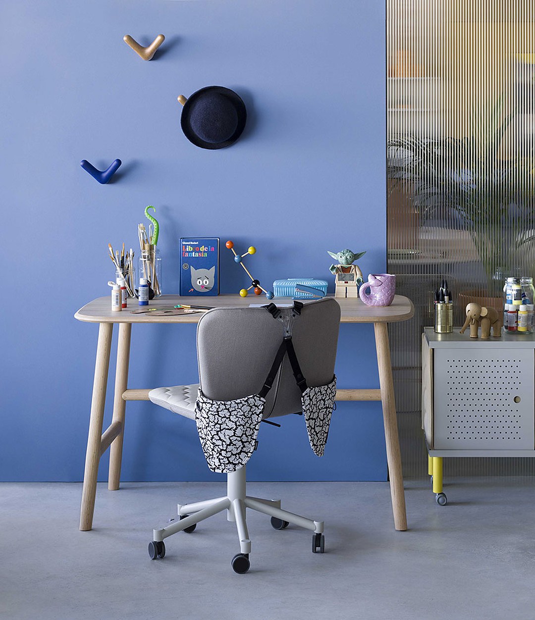 Nudo Desk by Sancal in light oak against a blue wall – In Dubai by WSPR
