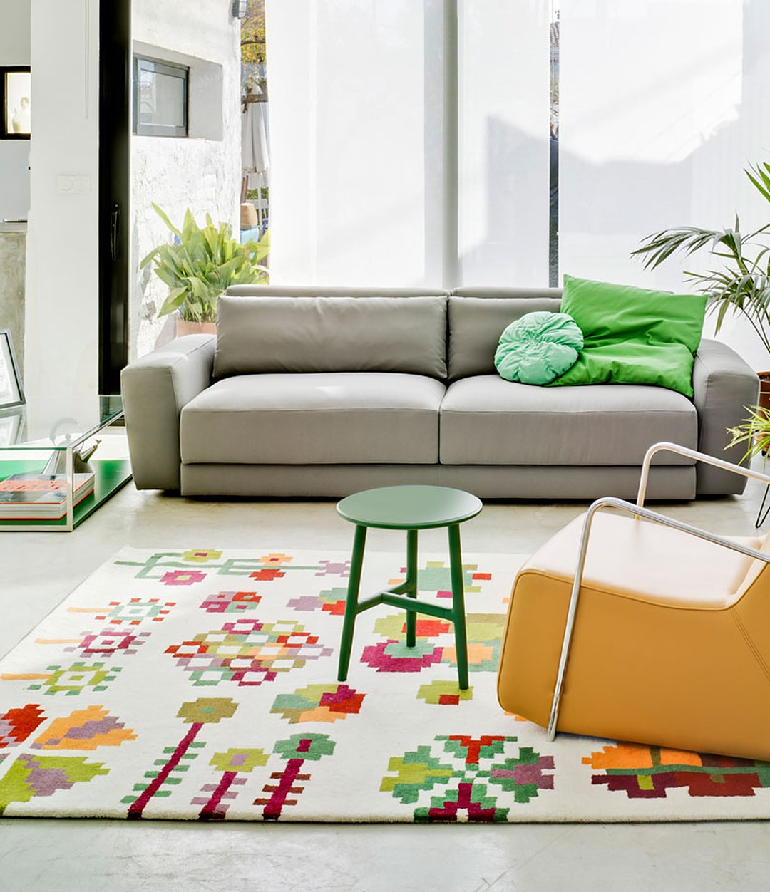 Nudo Side Table by Sancal in green in a living room – In Dubai by WSPR
