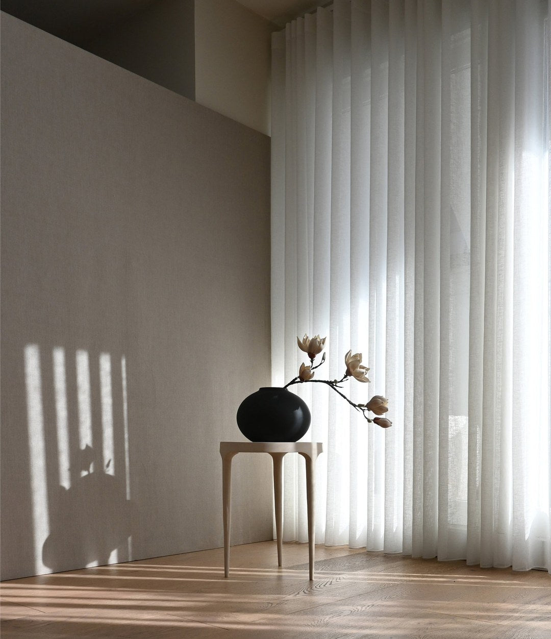 Phantom Table, Tall by 101 Copenhagen in Birch in a styled interior, view 3 – In Dubai by WSPR