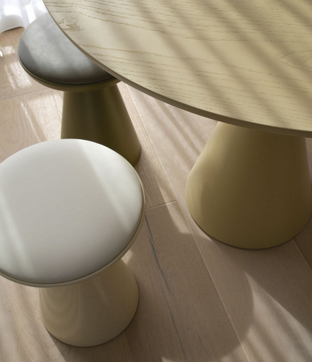 Pion Dining Table by Sancal base and stools, detail – In Dubai by WSPR
