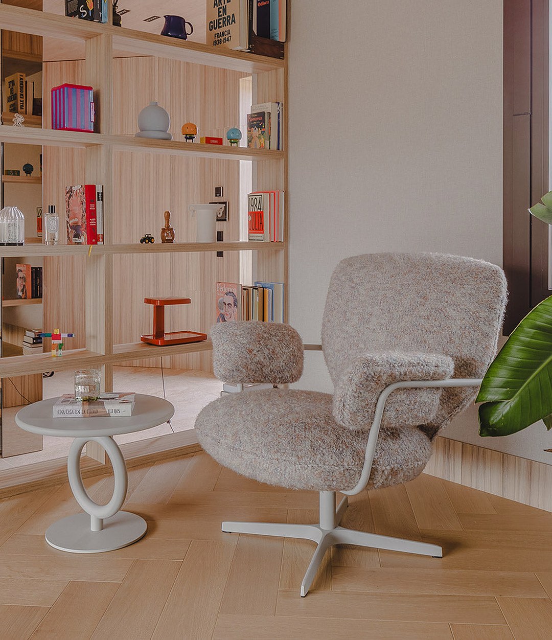 Planta Armchair by Sancal in bouclé on a four-star base – In Dubai by WSPR