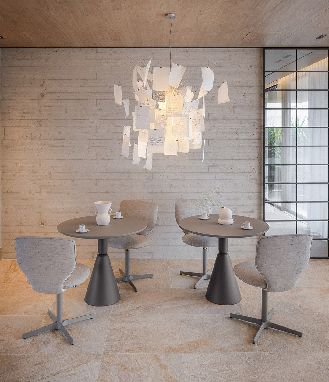 Planta Chair by Sancal in grey on four-star bases around a café table – In Dubai by WSPR