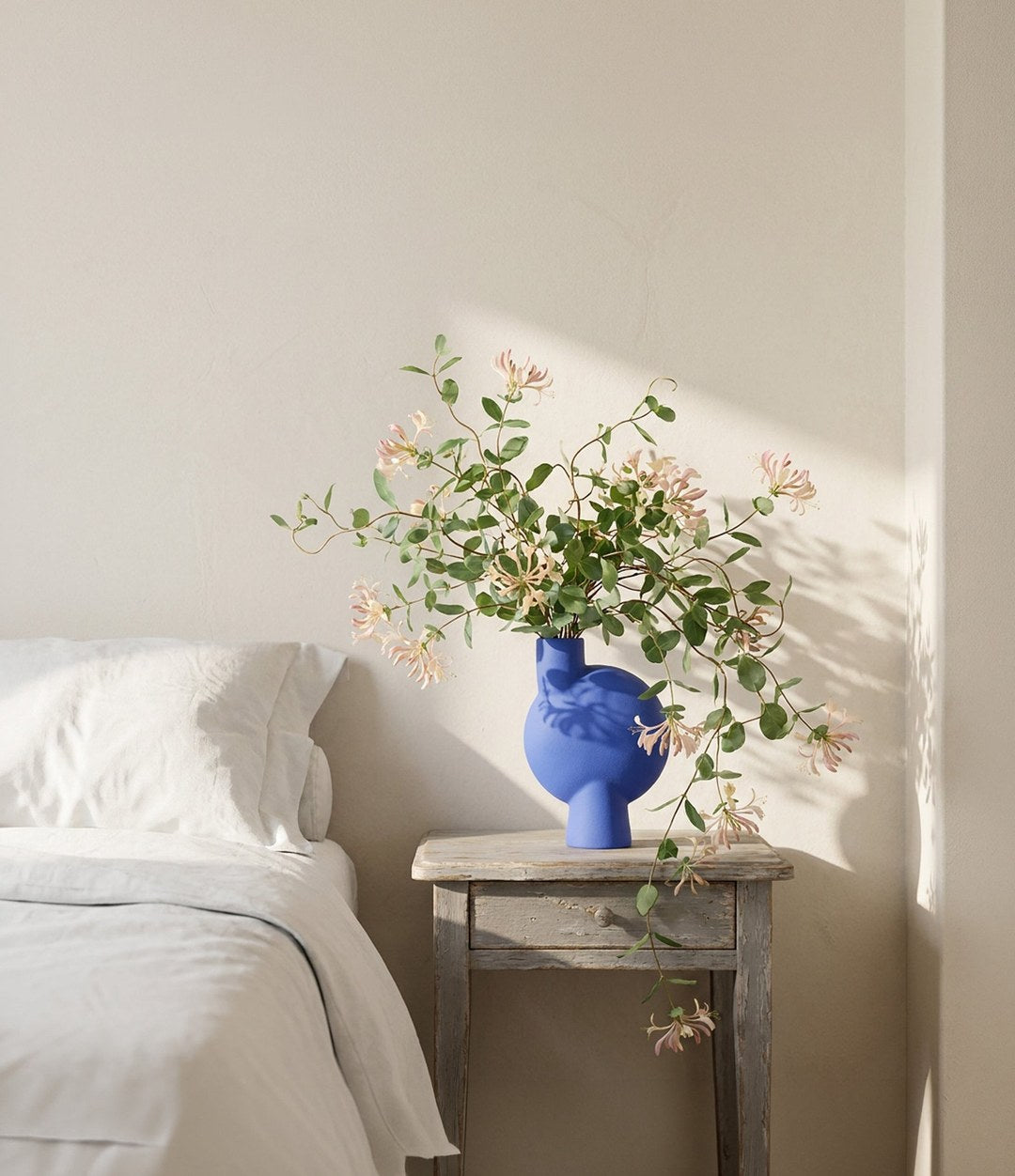 Sphere Vase Bubl, Medio by 101 Copenhagen in Marrakech Blue in a styled interior – In Dubai by WSPR