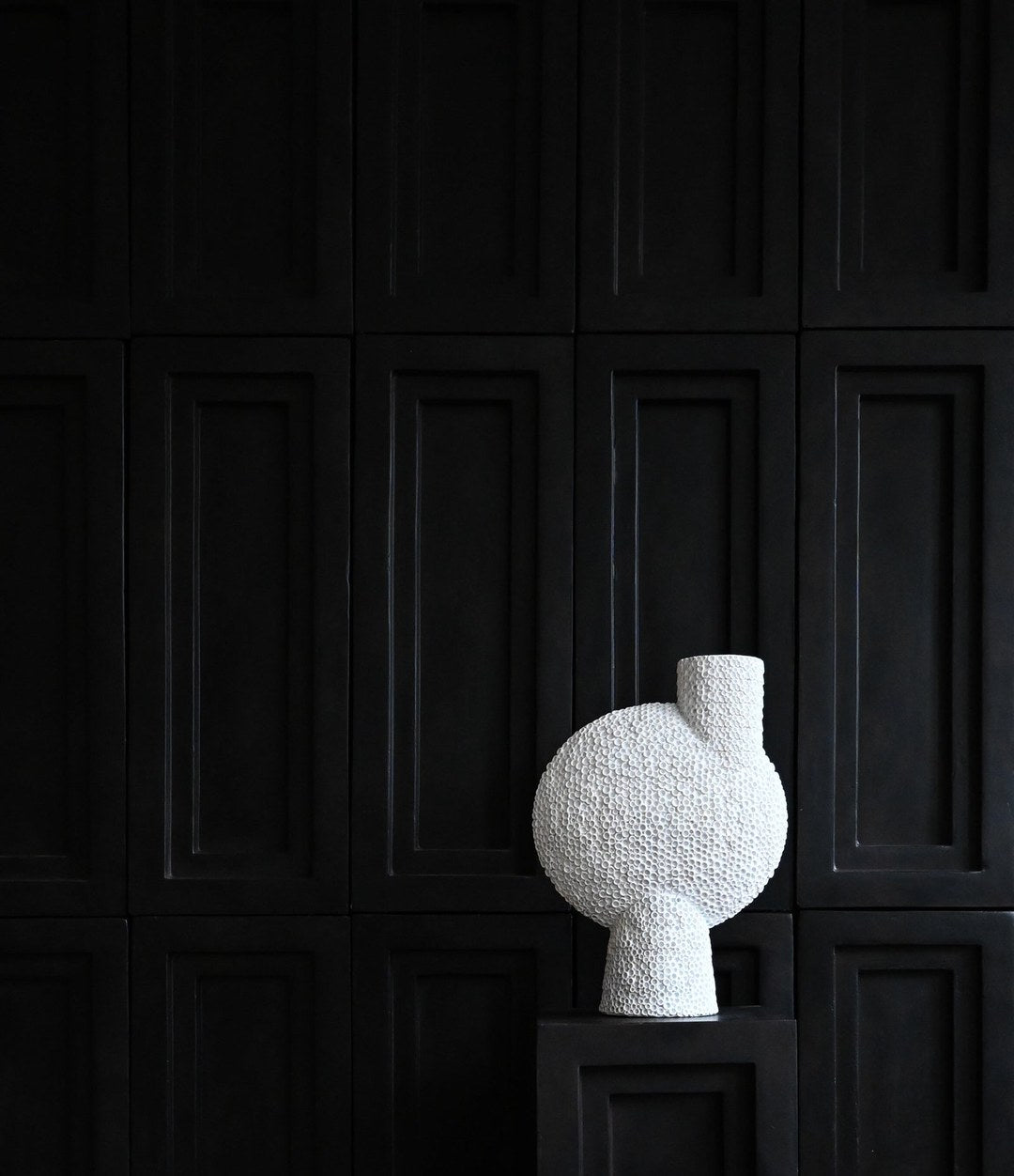 Sphere Vase Bubl Shisen, Big by 101 Copenhagen in Bone White in a styled interior, view 2 – In Dubai by WSPR