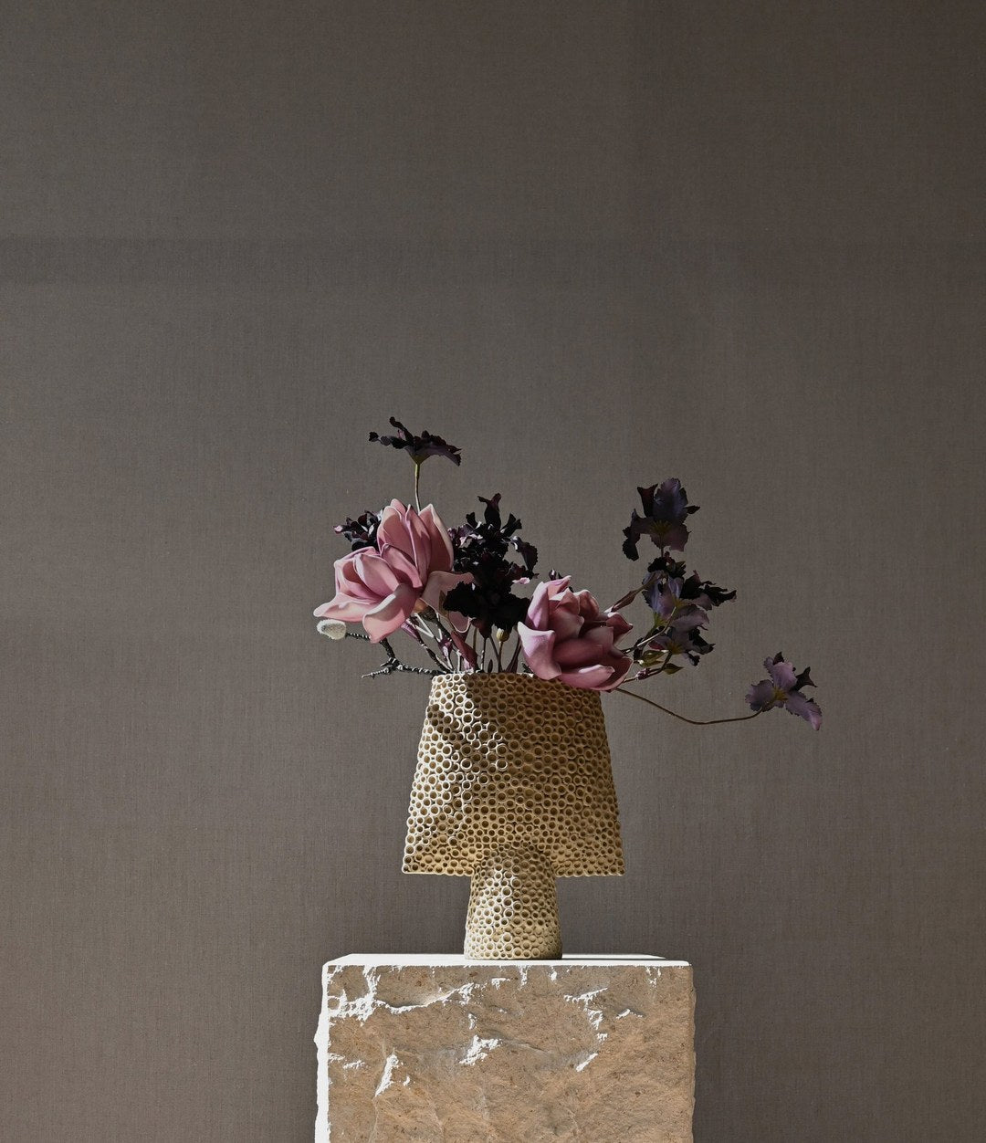 Sphere Vase Square Shisen, Mini by 101 Copenhagen in Sand in a styled interior, view 3 – In Dubai by WSPR
