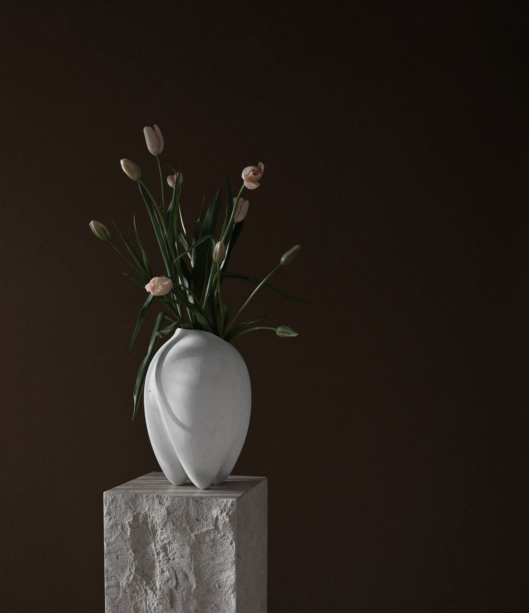 Sumo Vase, Slim by 101 Copenhagen in Bone White in a styled interior – In Dubai by WSPR