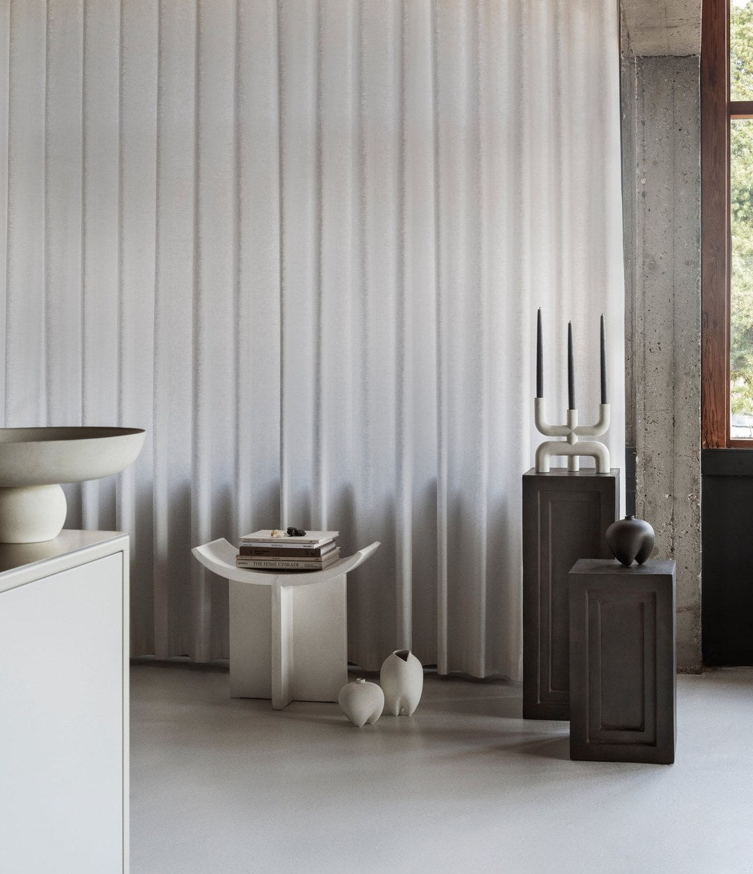 Sumo Vase, Slim Petit by 101 Copenhagen in Bone White in a styled interior, view 2 – In Dubai by WSPR
