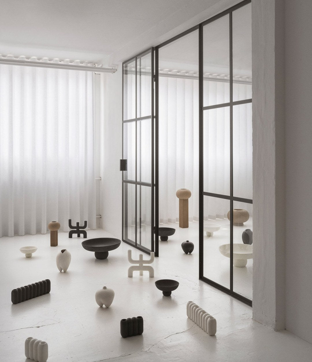 Sumo Vase, Slim Petit by 101 Copenhagen in Bone White in a styled interior, view 3 – In Dubai by WSPR