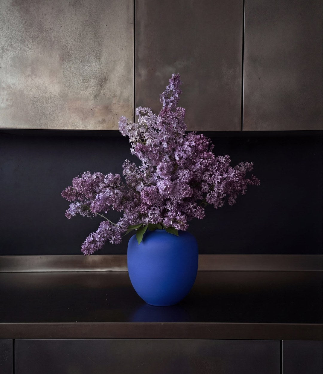 Sunao Vase, Mini by 101 Copenhagen in Marrakech Blue in a styled interior – In Dubai by WSPR