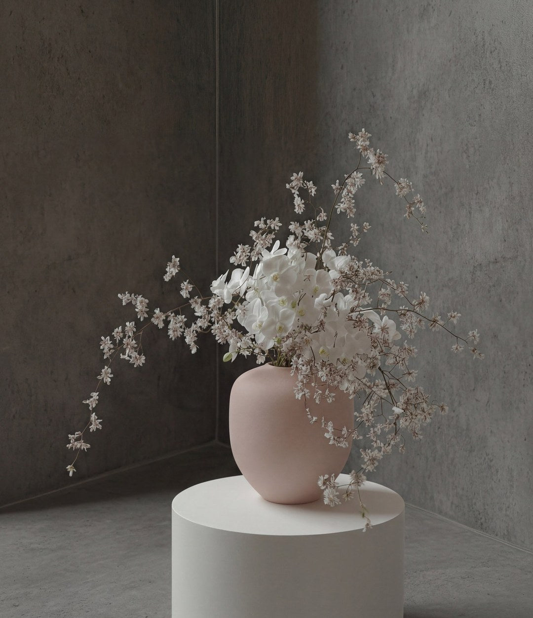 Sunao Vase, Mini by 101 Copenhagen in Rose in a styled interior – In Dubai by WSPR