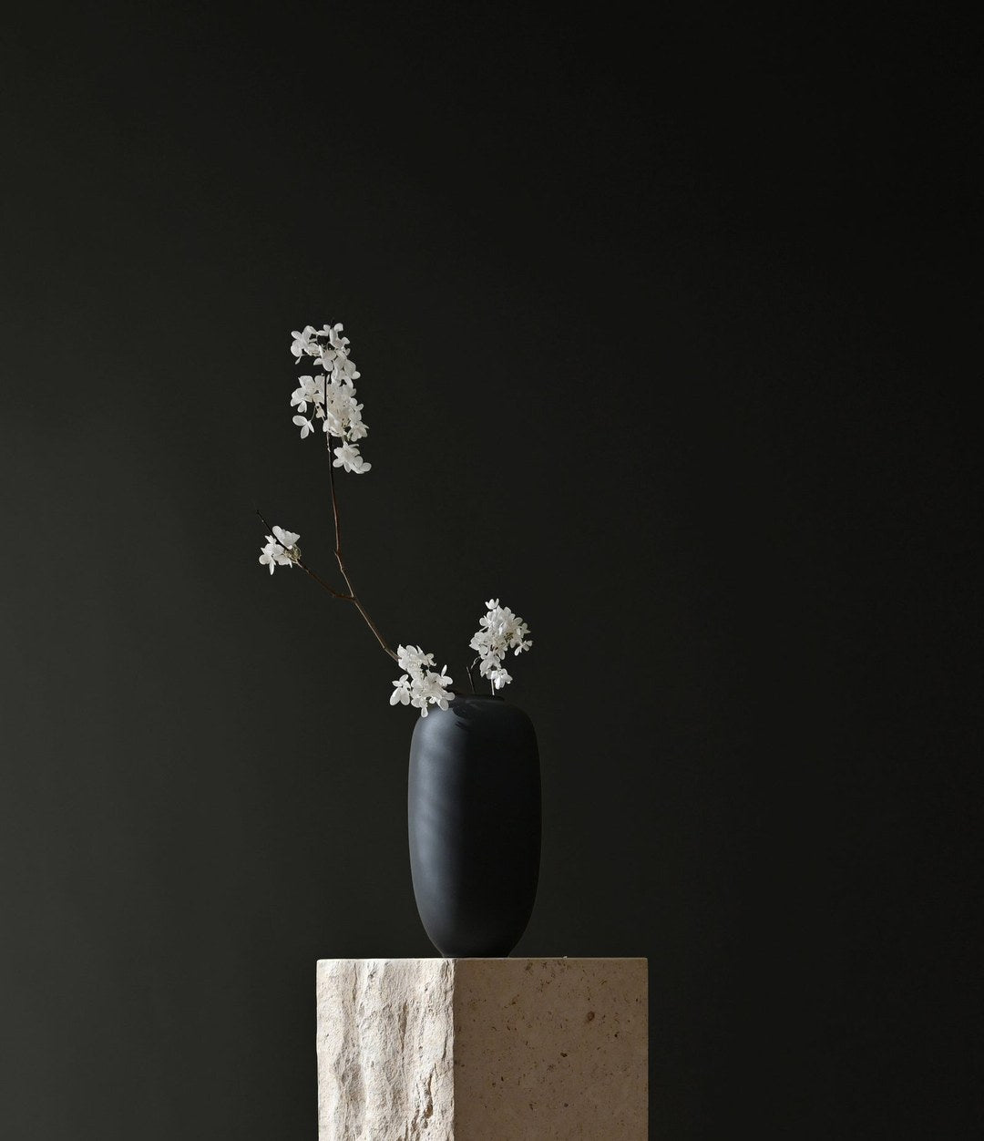 Sunao Vase Slim, Mini by 101 Copenhagen in Black in a styled interior – In Dubai by WSPR