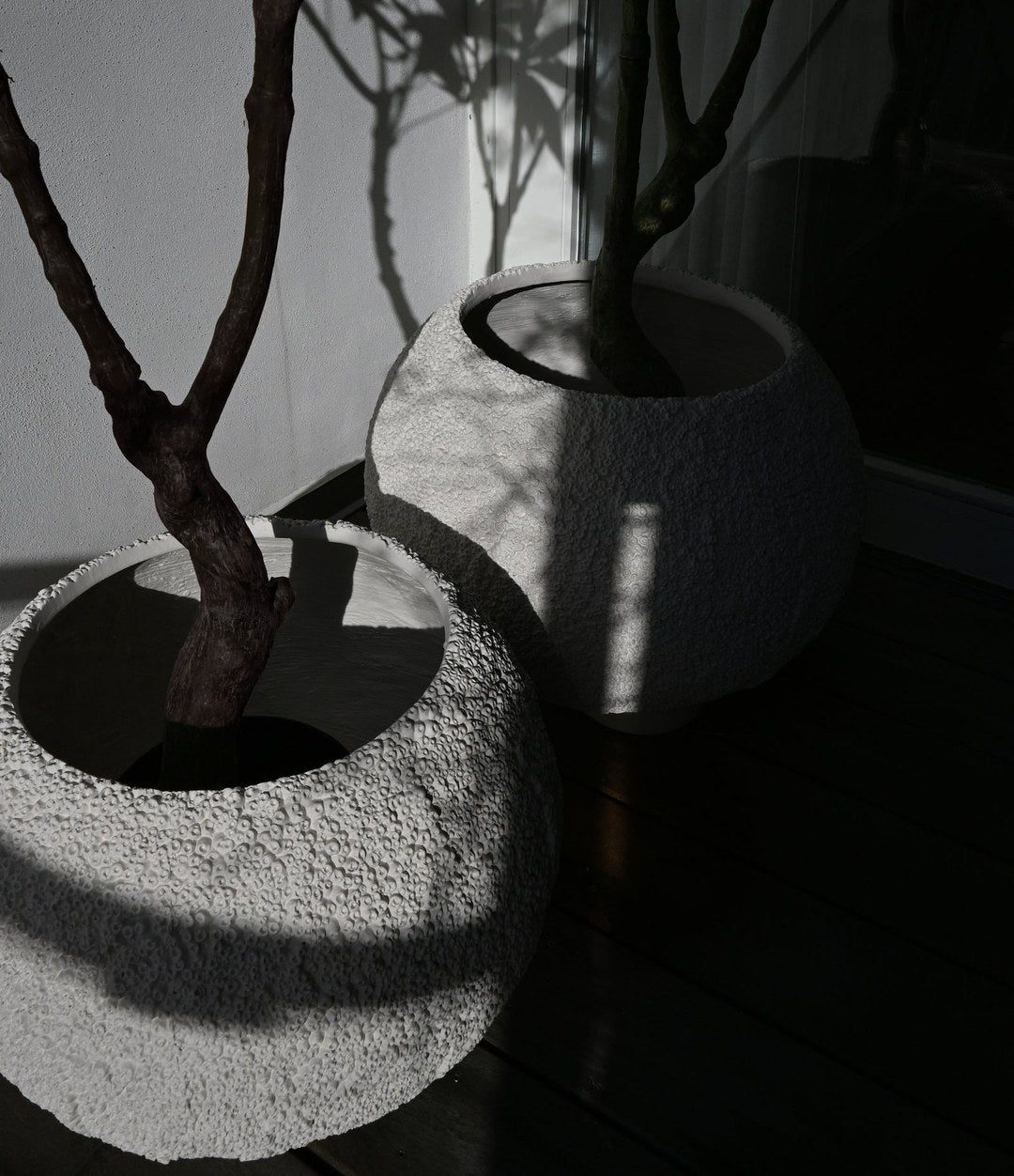 Urchin Plant Pot, Medio by 101 Copenhagen in Beehive in a styled interior, view 2 – In Dubai by WSPR